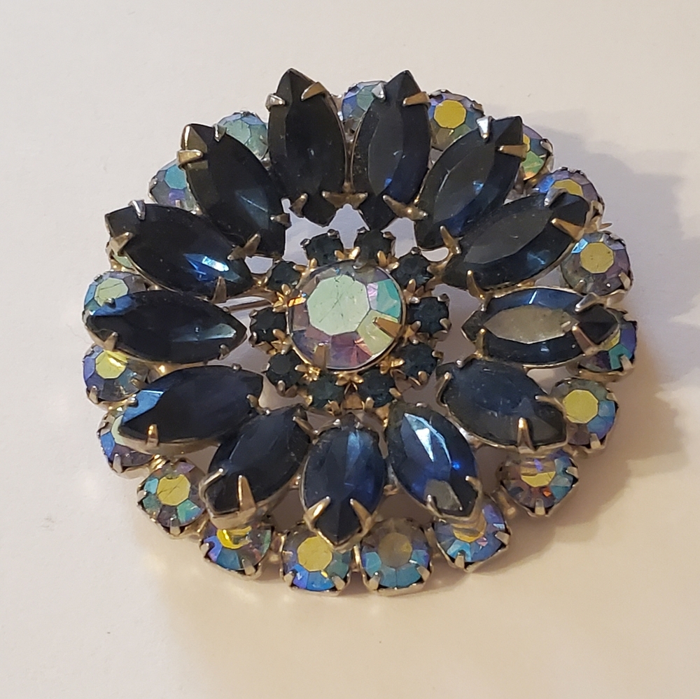 Garne Crystal Rhinestone Starburst Brooch - Picture 11 of 17